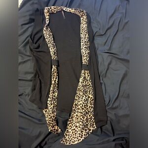Black/leopard top